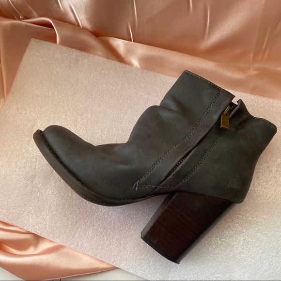 UO Gray Heeled Boots 6.5 - Picture 9 of 9